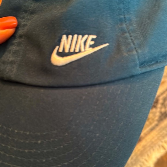 Teal blue like new condition Nike baseball cap - Picture 4 of 4